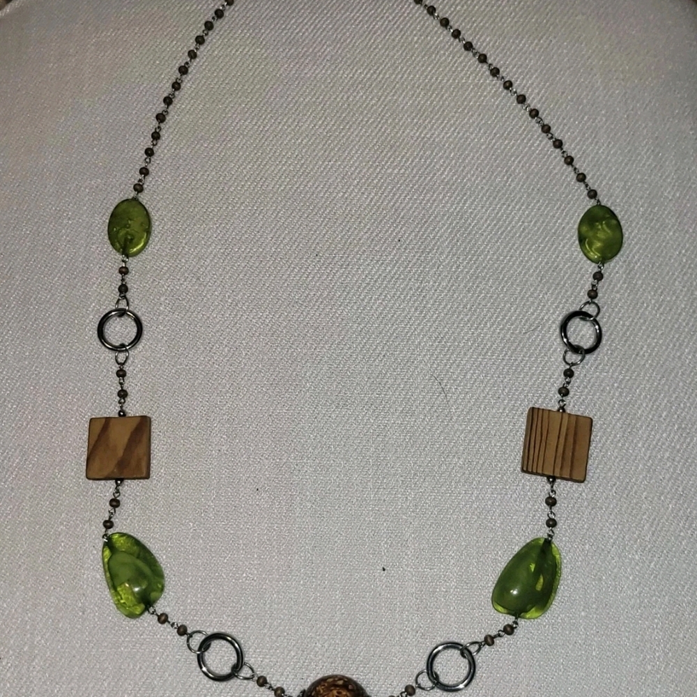 Elegant Green and Brown Beaded Necklace